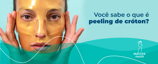 Imagem de uma mulher com uma máscara de peeling no rosto